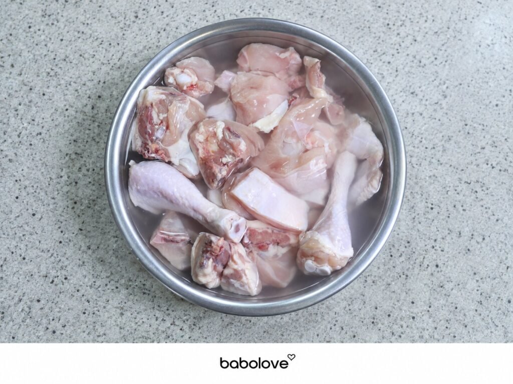 鸡块泡水去血水，不锈钢盆浸泡鸡肉